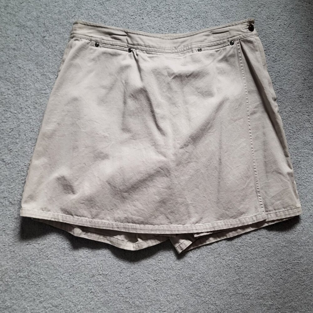 size 10   100% cotton skort